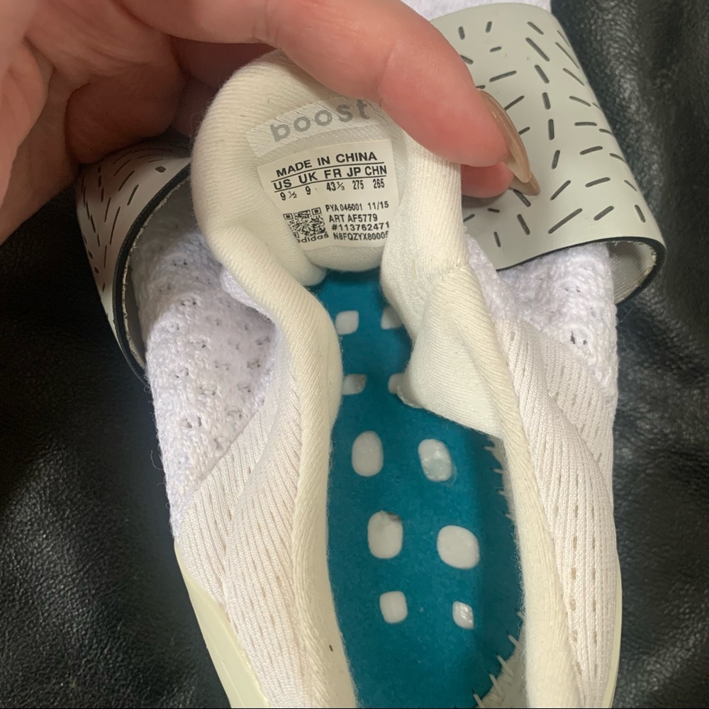 Adidas UltraBoost - Picture 4 of 5